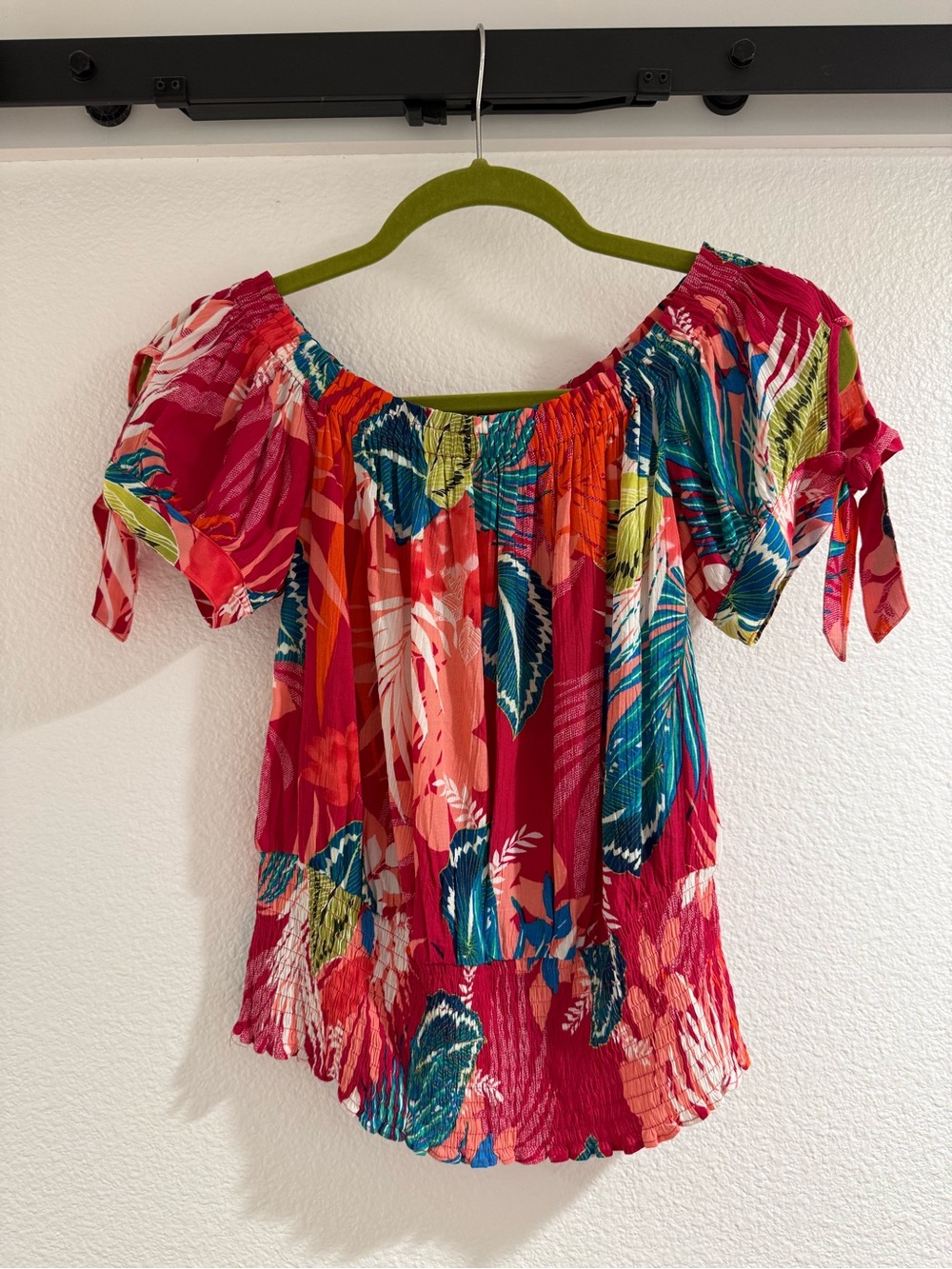 Express Off-Shoulder Tropical Print Top in Fuchsia and Teal